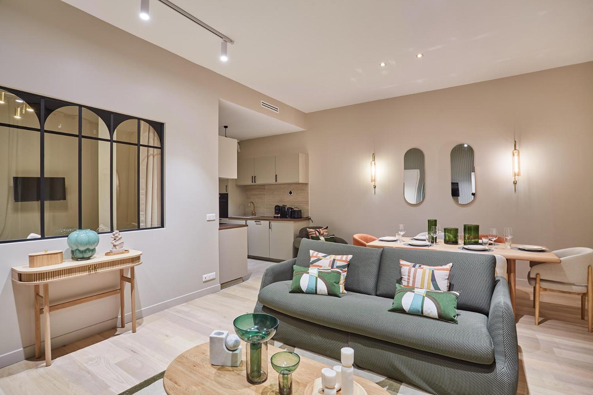 Apartment Center Of By Prestige Paris